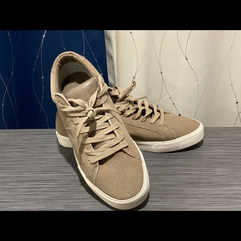 EXPRESS NWT Men’s suede perforated sneakers